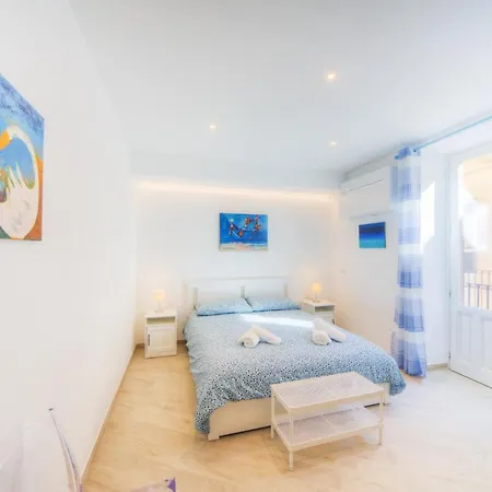 Lägenhet Guesthost - La Terrazza Sul Tempio Di Apollo