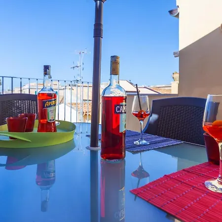 Lägenhet Guesthost - La Terrazza Sul Tempio Di Apollo Syrakusa